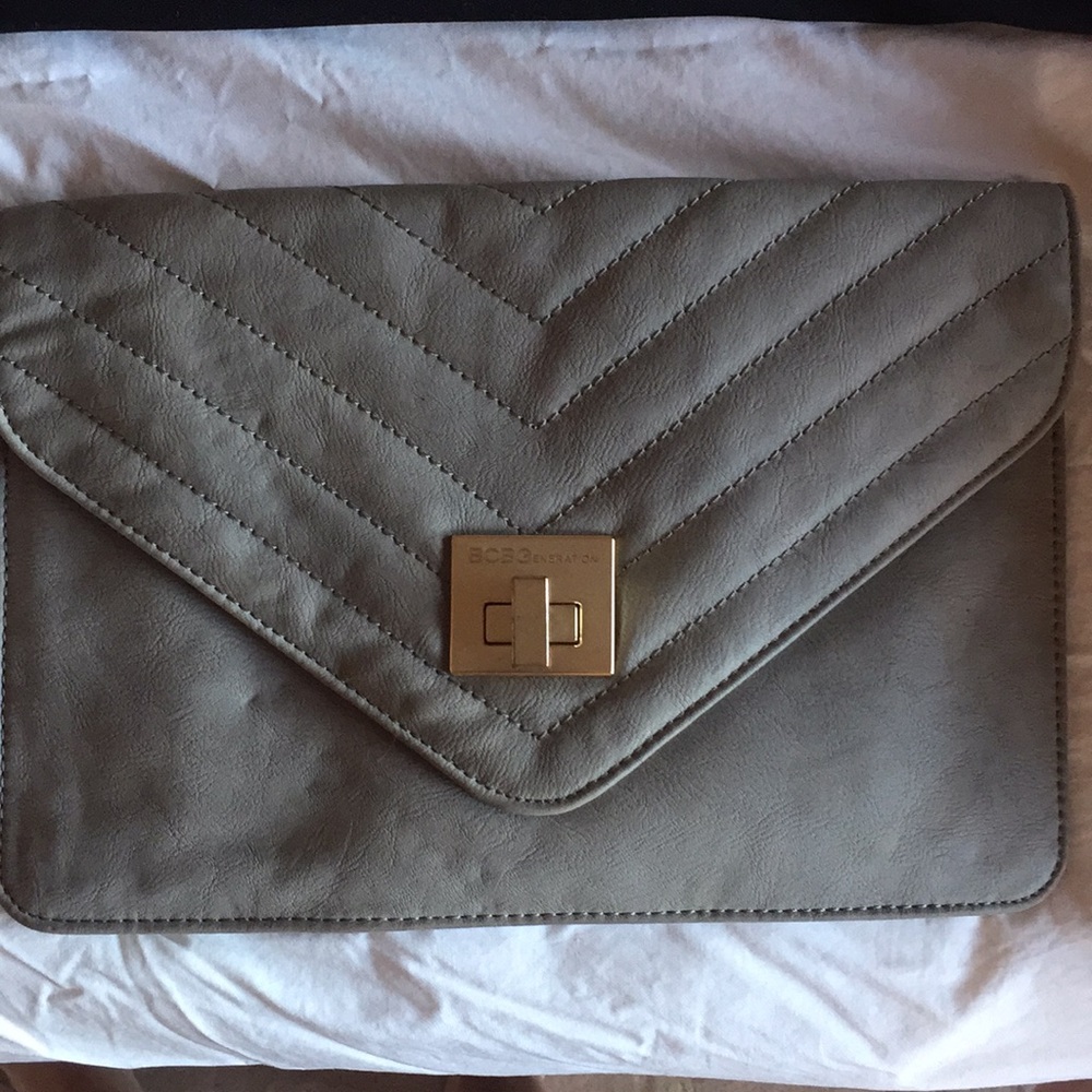 Perfect envelope clutch